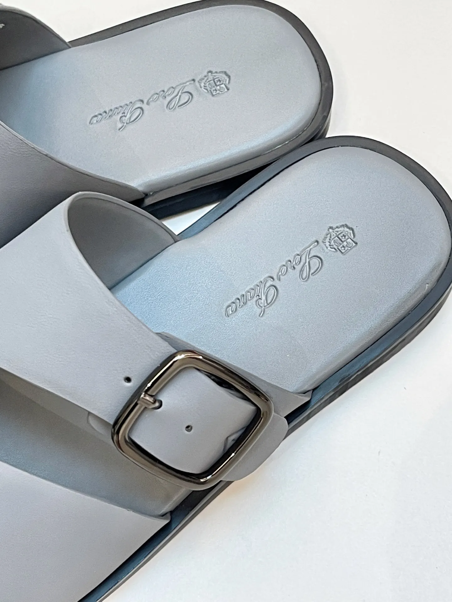 Men's shoes 💰420 Loro Piana, LP's popular spring and summer slippers are synchronized with the new counters, uppers are imported cowhide fabrics from Italy, high-quality splicing technology, soles: original soles specially provided by the original factory, exclusive molded soles are super comfortable, original factory orders, 🔍🔍high quality, you can go in and out of the counter at will, welcome to compare, code number 39-44 (order 38 45 46)
